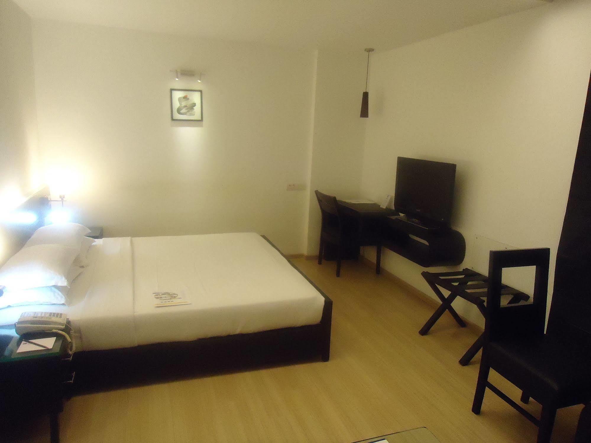 Comfort Inn Sunset Ahmedabad Exterior foto